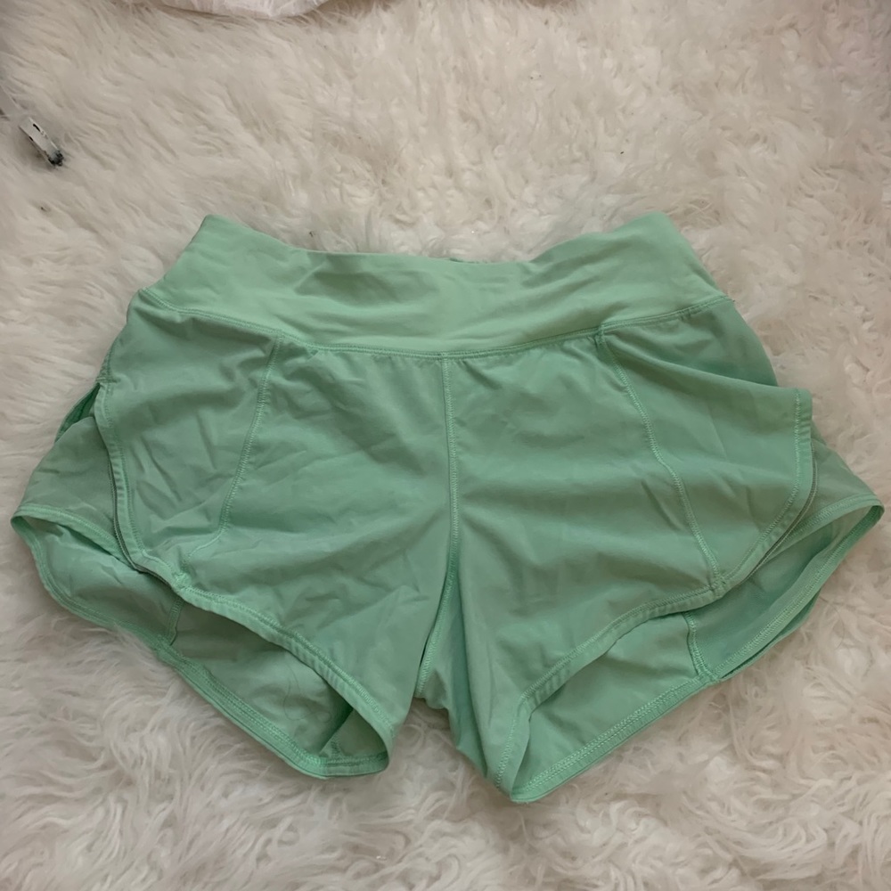 Lululemon size 4 speed up short